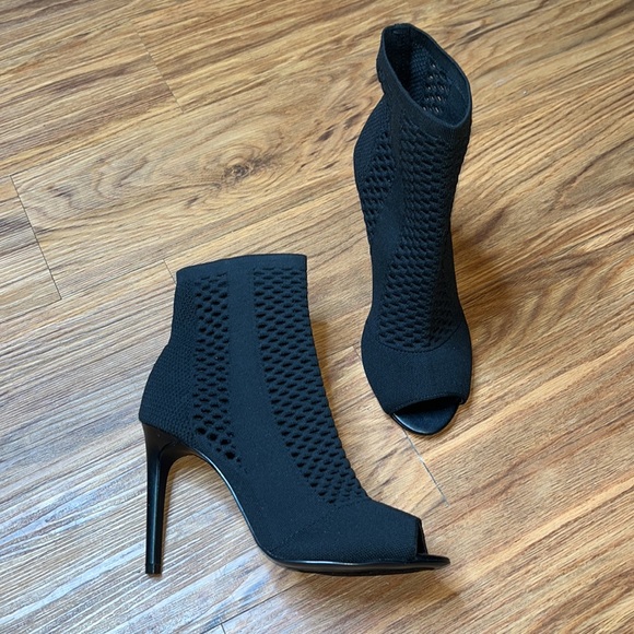 Charles by Charles David Black Knit Peep Toe Heels size 9.5 - Picture 1 of 7